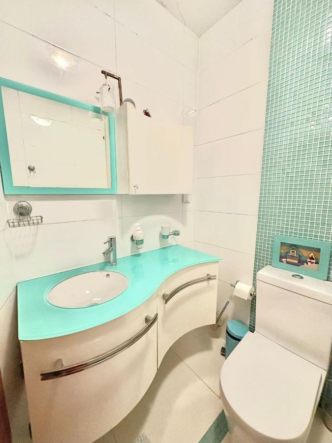 London Charm - Stylish Room In Spacious Home Екстериор снимка