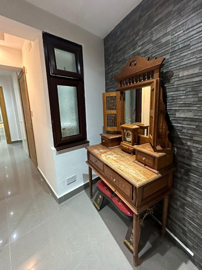 London Charm - Stylish Room In Spacious Home Екстериор снимка