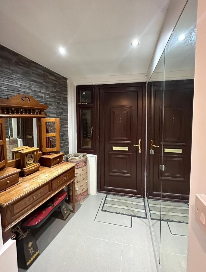 London Charm - Stylish Room In Spacious Home Екстериор снимка